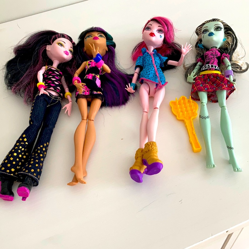 Monster high dolls set